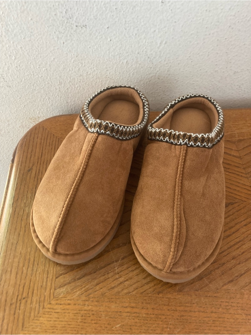 NWOT Faux Suede Cognac Indoor/Outdoor Slide On Mules (8.5)
